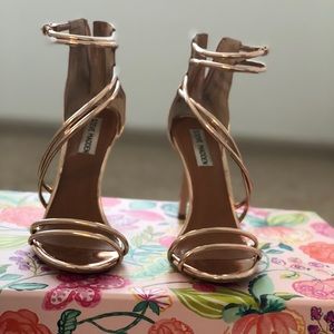 STEVE MADDEN gold high heels